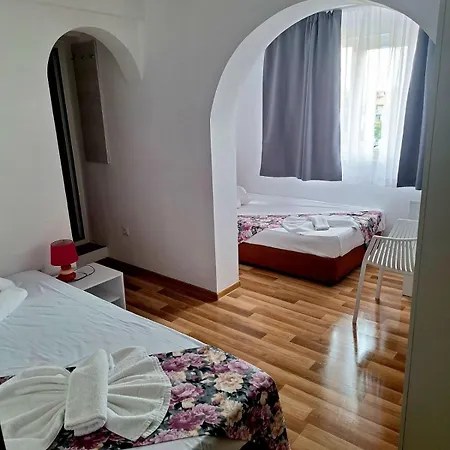 Chance Sarafovo Konukevi 3*